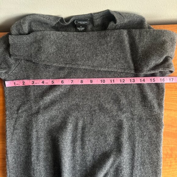 C by Bloomingdale's grey v-neck 2-ply cashmere sweater. Good condition. Size XS. - Picture 9 of 9